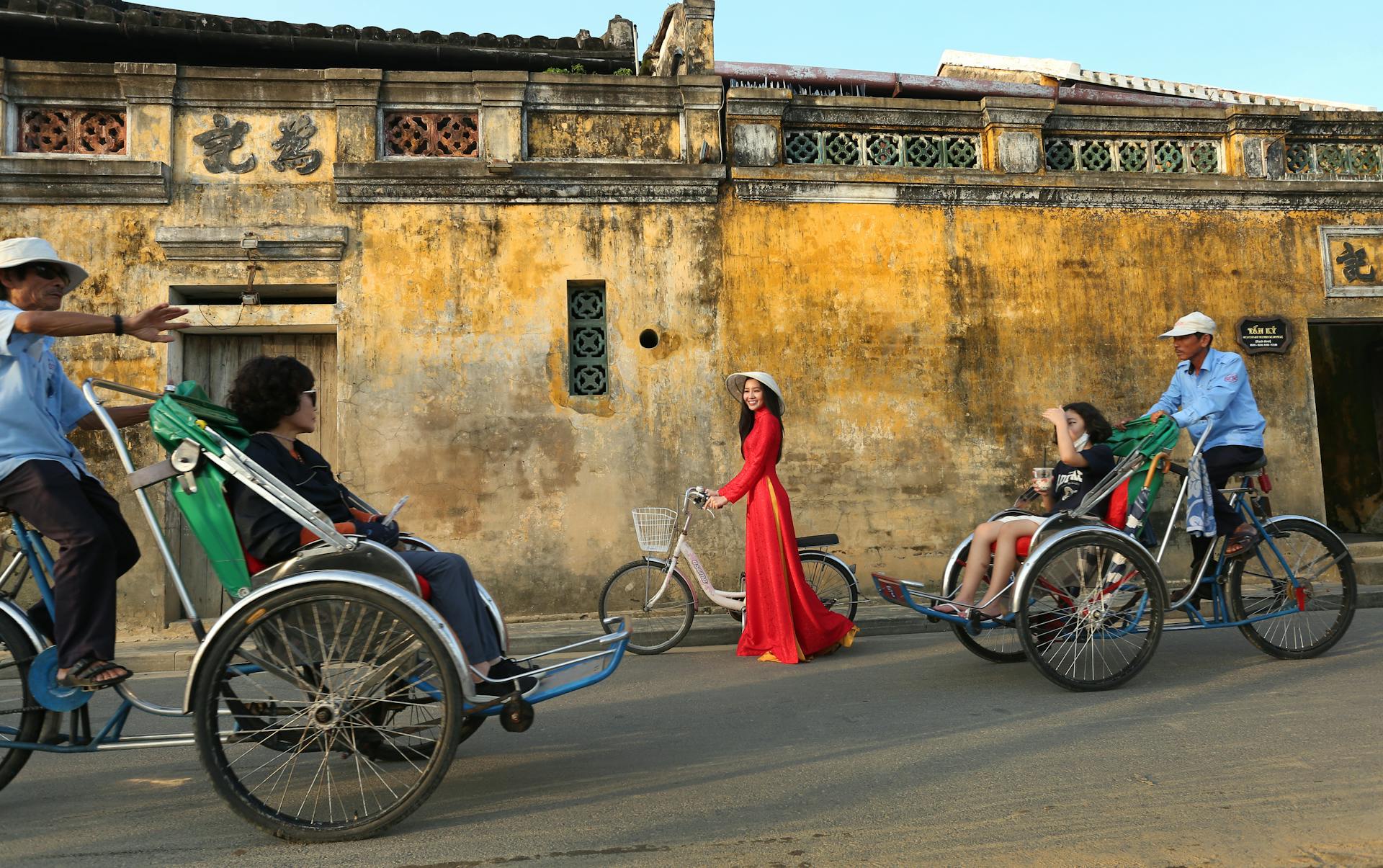 Hoi An Cyclo and Visitors